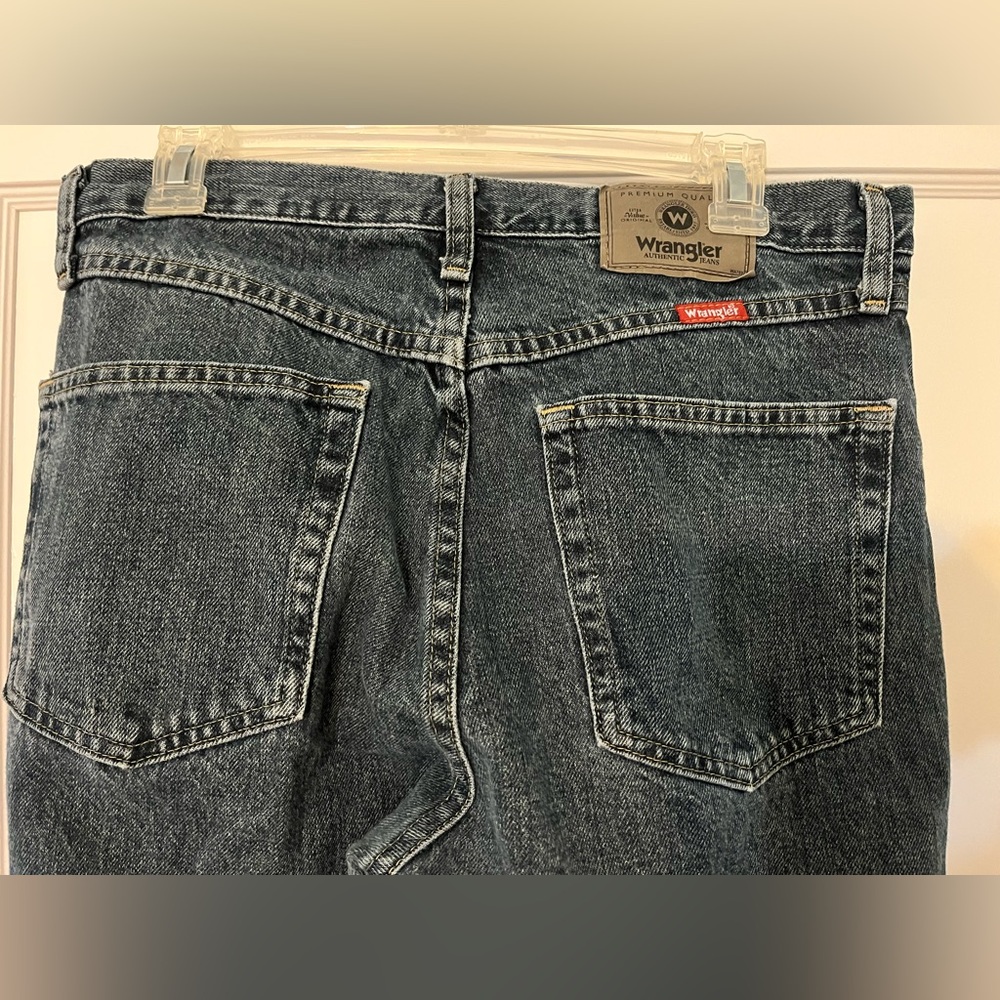 Wrangler Blue Jeans Size 33 x 32 - Picture 5 of 12